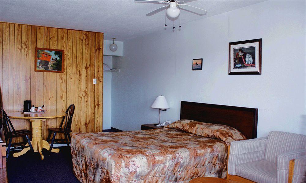 Lake City Motel Dartmouth エクステリア 写真