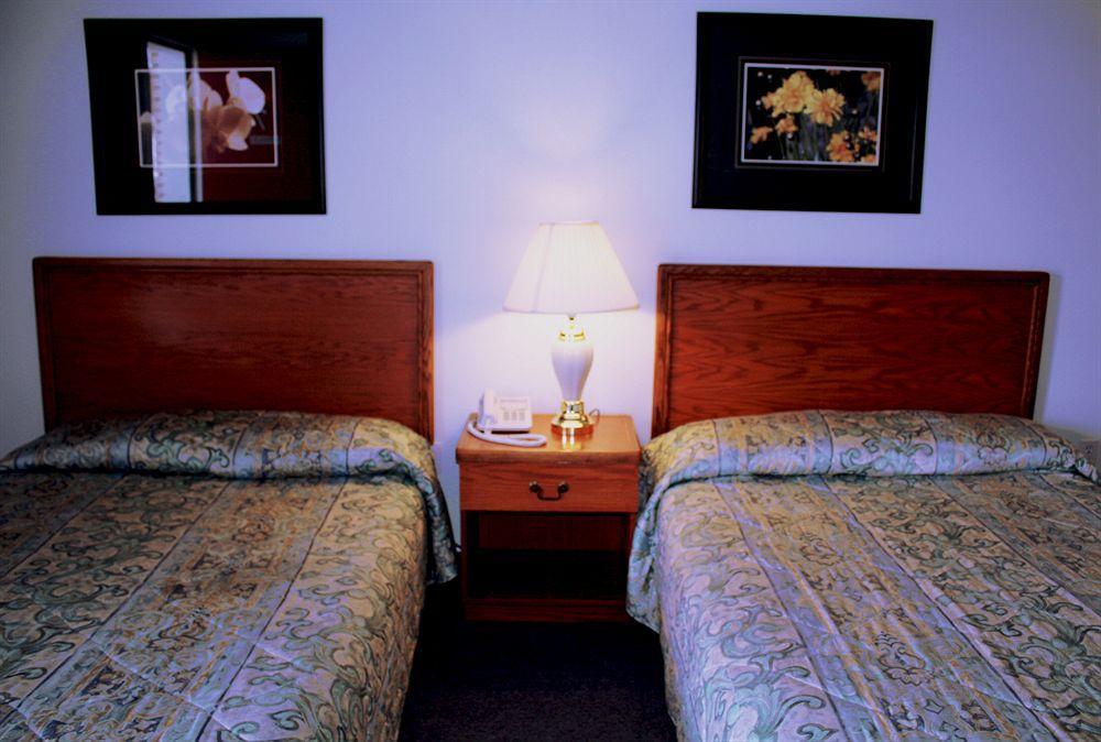 Lake City Motel Dartmouth エクステリア 写真