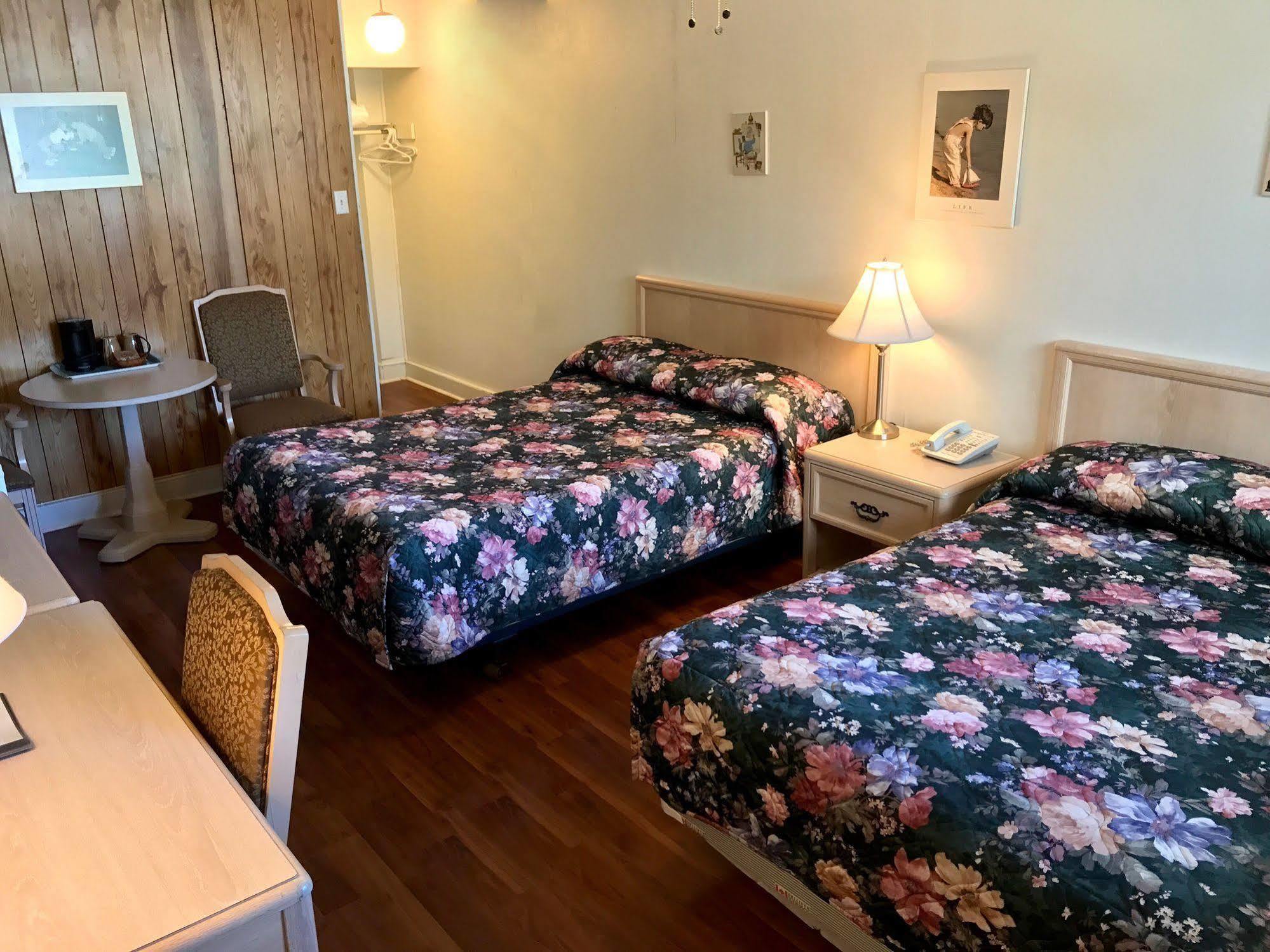 Lake City Motel Dartmouth エクステリア 写真