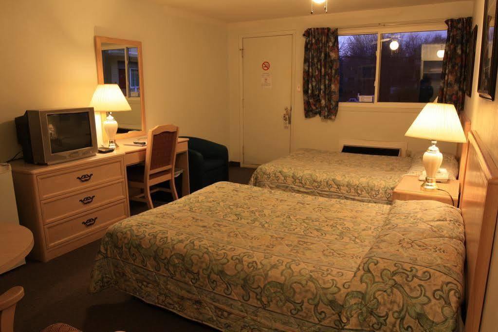 Lake City Motel Dartmouth エクステリア 写真