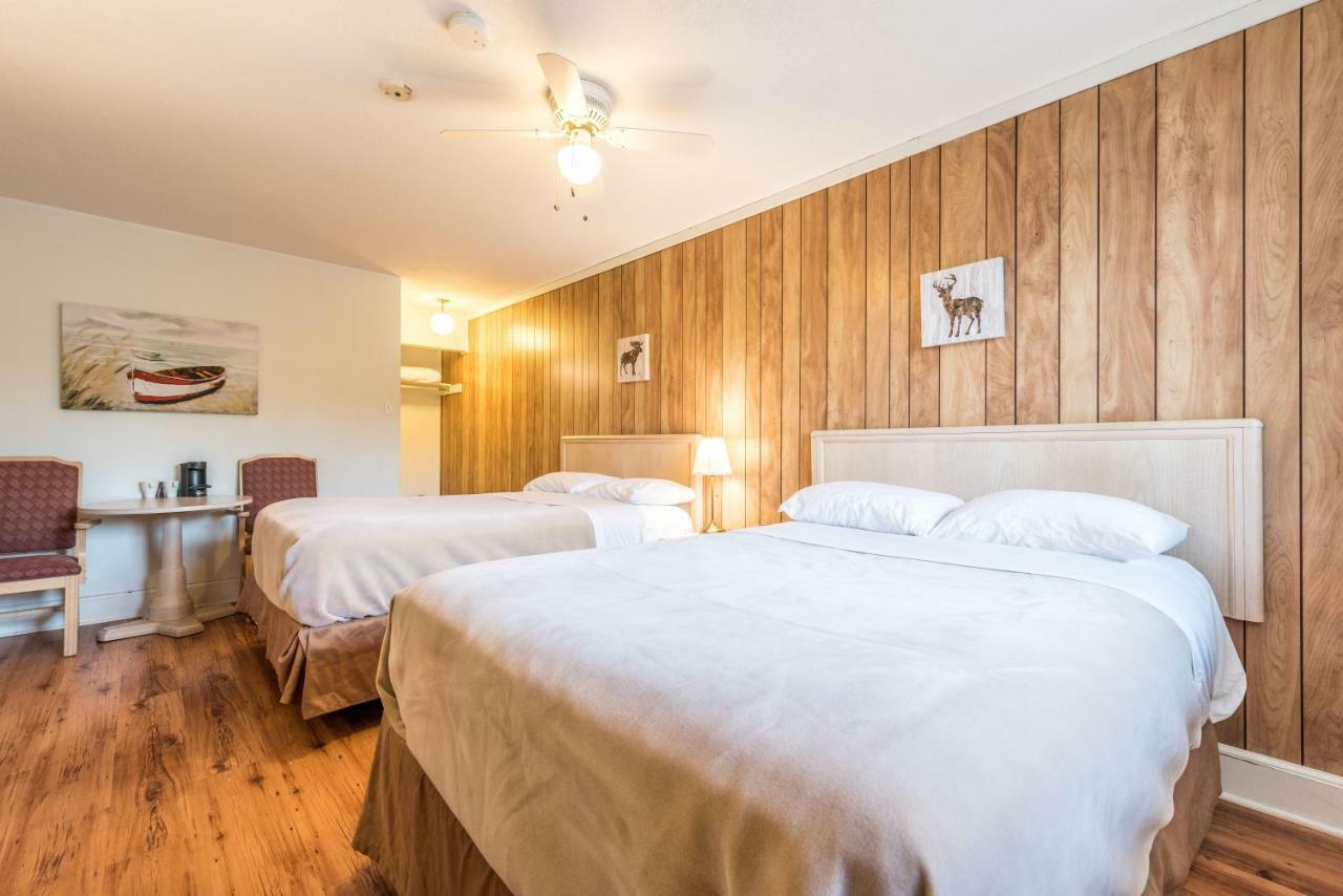 Lake City Motel Dartmouth エクステリア 写真