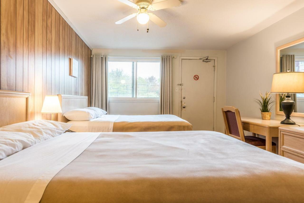 Lake City Motel Dartmouth エクステリア 写真